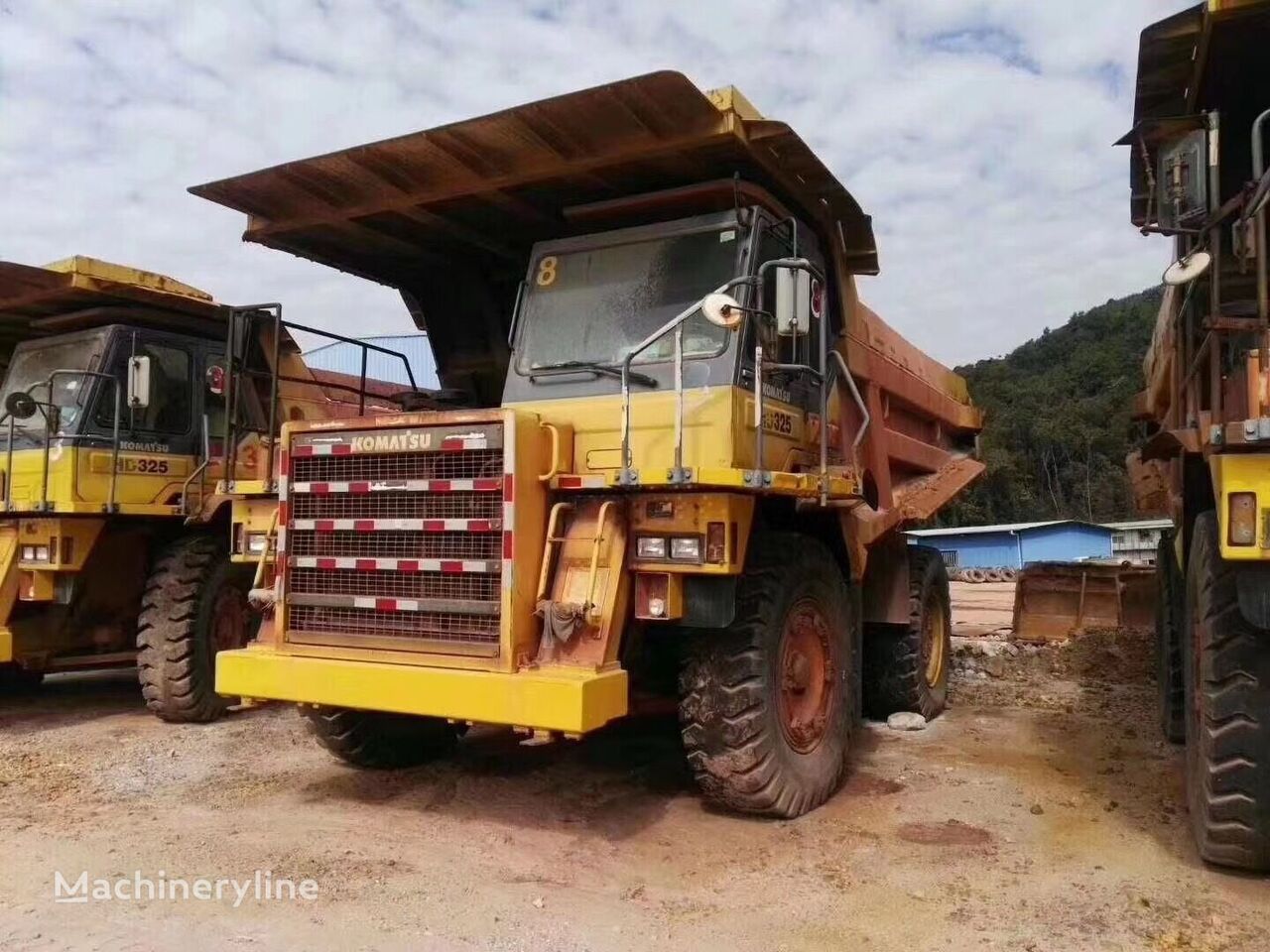 карьерный самосвал Komatsu HD325-6 rock  dump truck